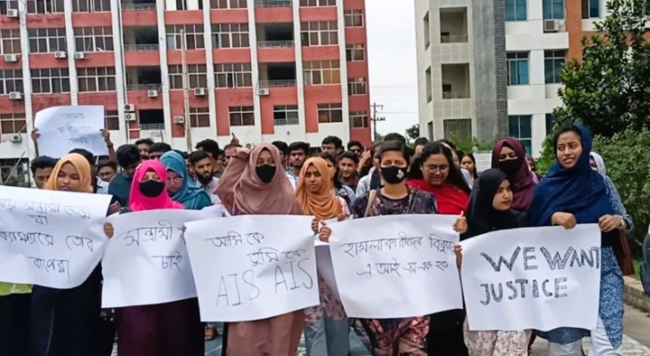 সহপাঠীর ওপর হামলার প্রতিবাদে যবিপ্রবিতে বিক্ষোভ:৭২ ঘণ্টার আলটিমেটাম
